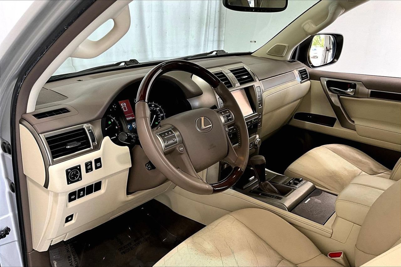 Used 2014 Lexus GX 460 w/ Premium Package AWD/4WD image 14