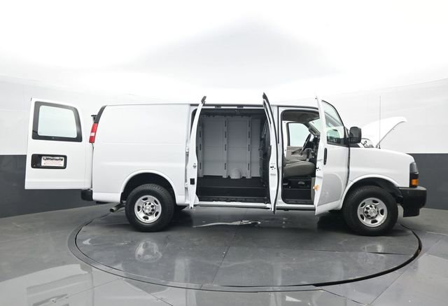 Used 2020 Chevrolet Express 2500 w/ Driver Convenience Package image 27