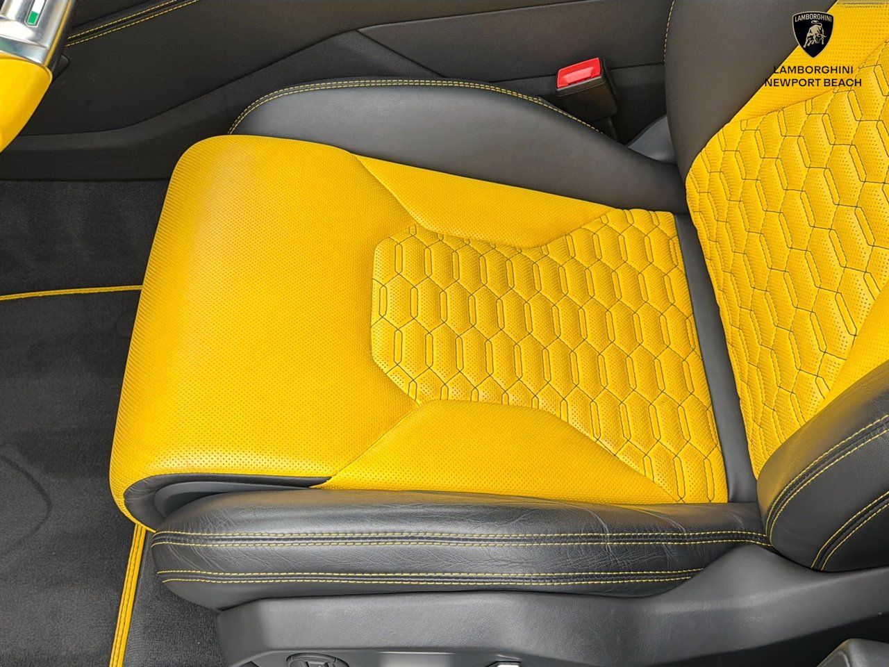 Used 2022 Lamborghini Urus AWD/4WD image 20