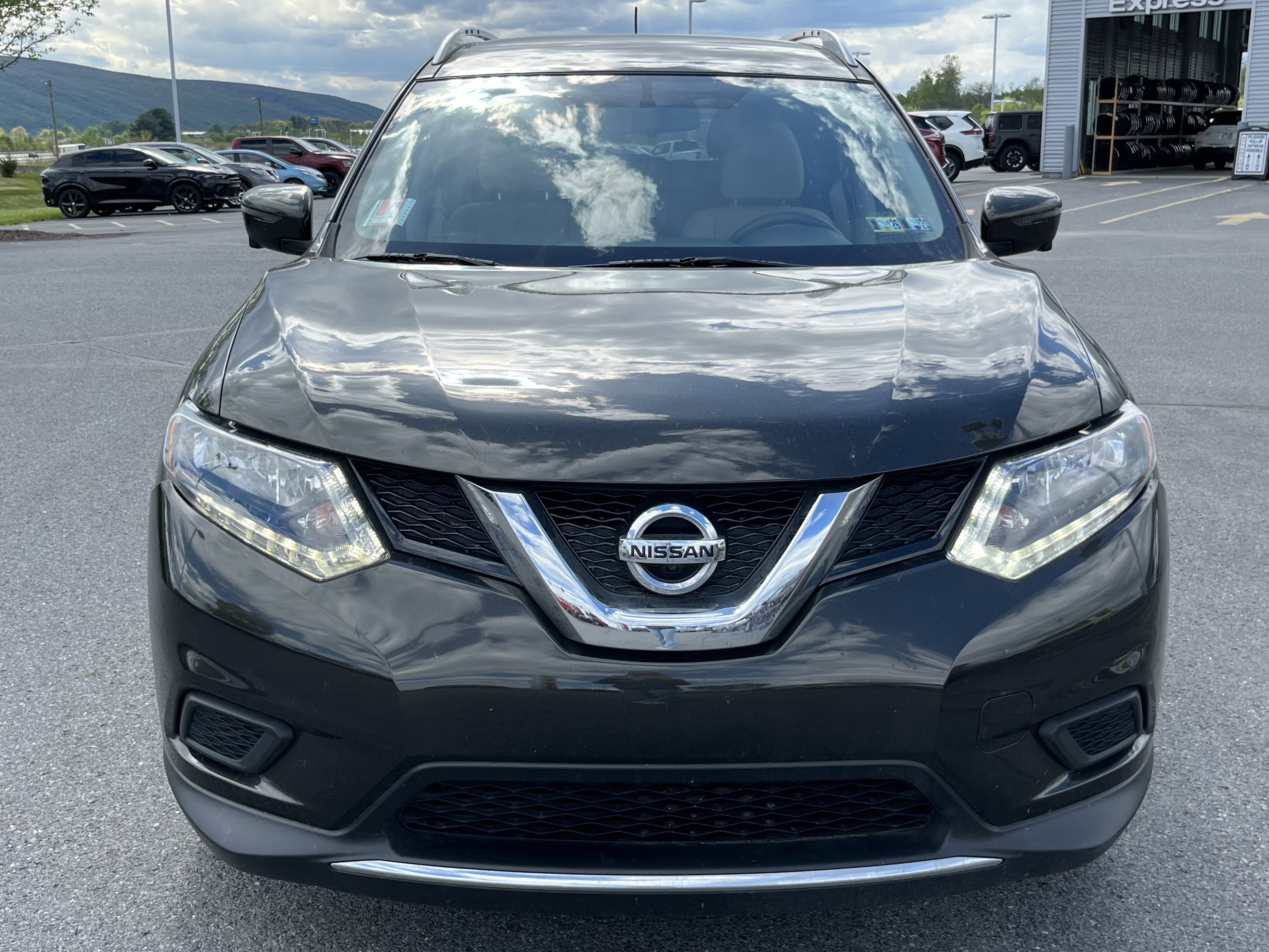 Used 2016 Nissan Rogue SV w/ SV Premium Package AWD/4WD image 12