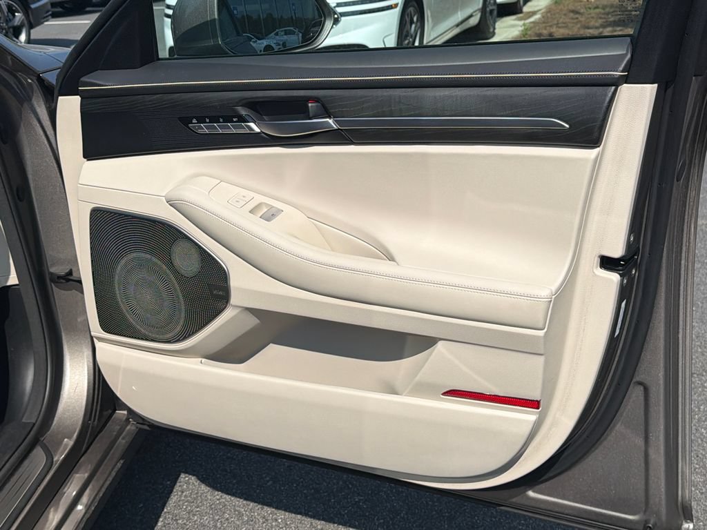 Used 2022 Genesis G90 3.3T Premium RWD image 16