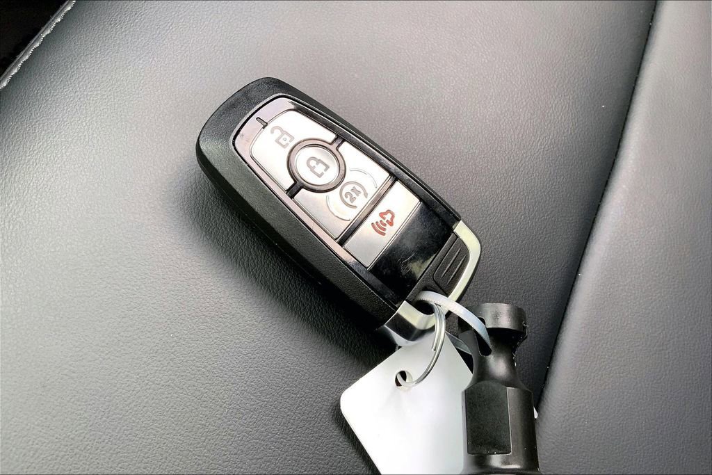 Used 2025 Ford Maverick Lariat w/ Black Appearance Package AWD/4WD image 10
