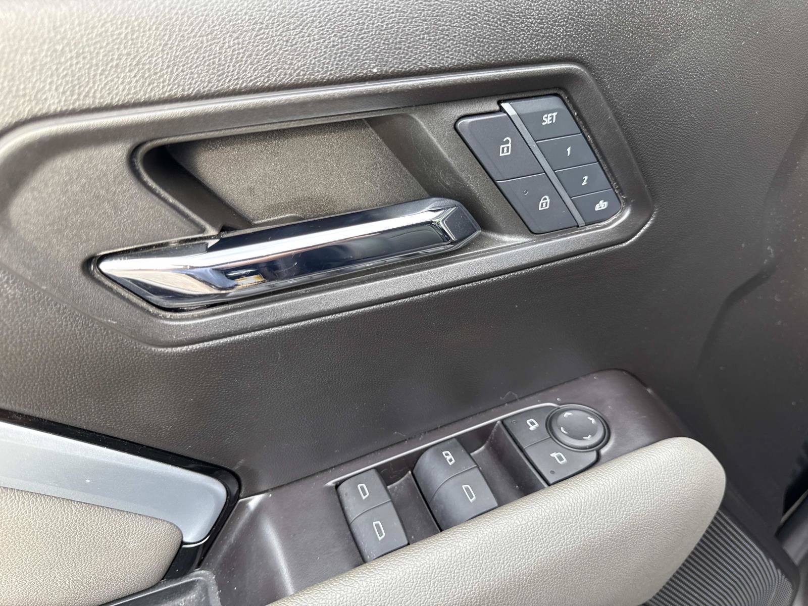 Used 2024 Chevrolet Colorado ZR2 w/ ZR2 Convenience Package III image 18