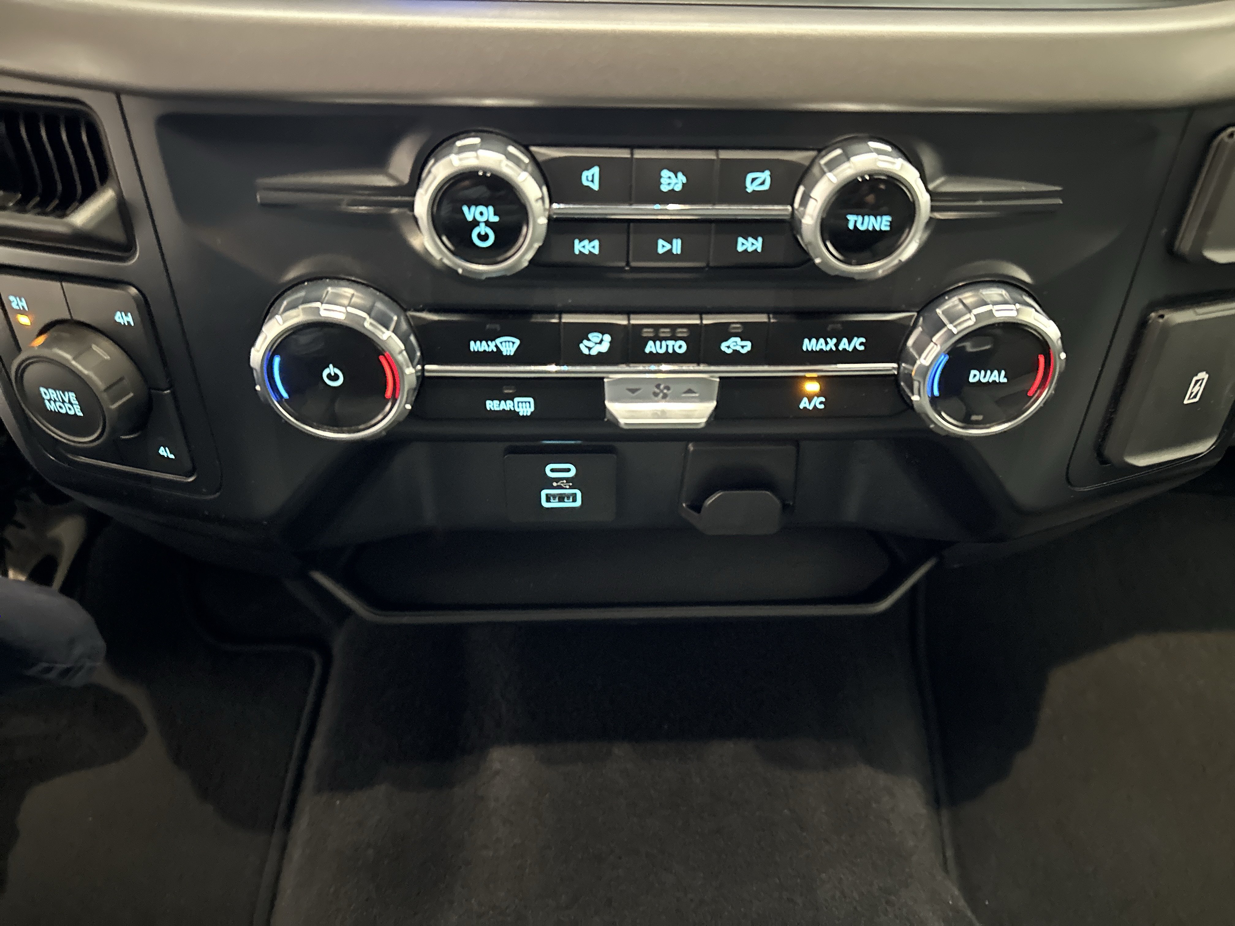 Used 2024 Ford F150 XLT AWD/4WD image 36