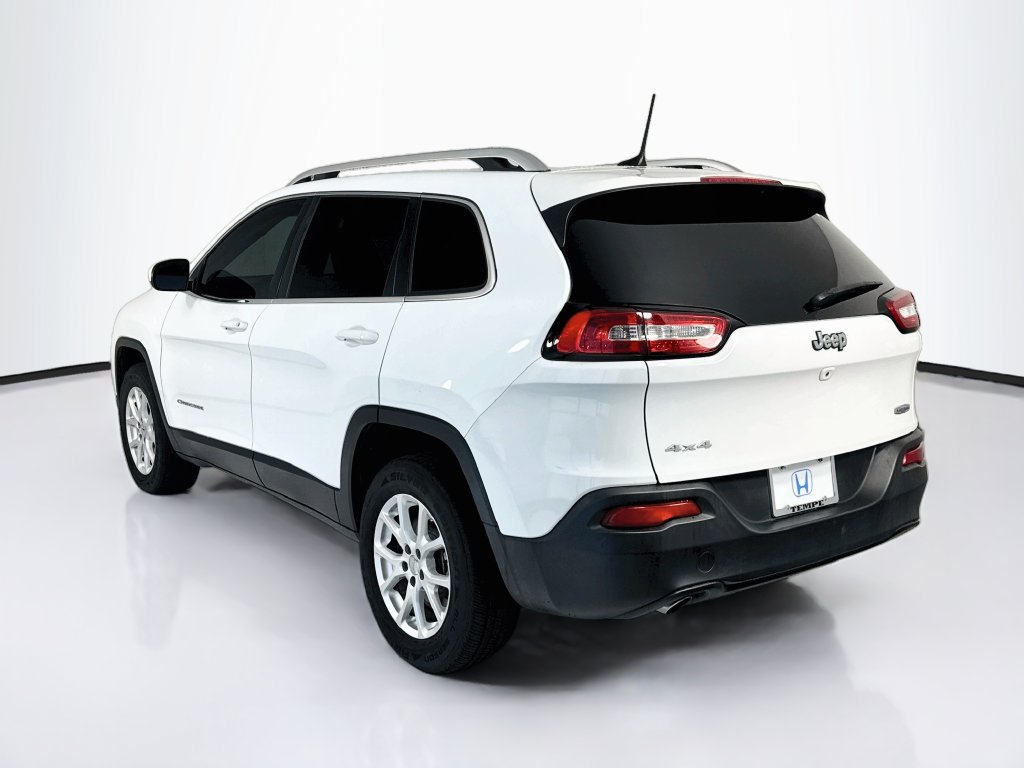 Used 2017 Jeep Cherokee Latitude w/ Cold Weather Group AWD/4WD image 7