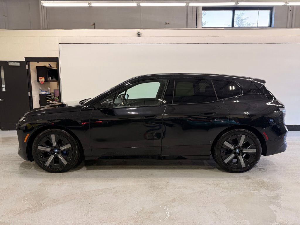 Used 2023 BMW iX xDrive50 w/ Premium Package AWD/4WD image 2