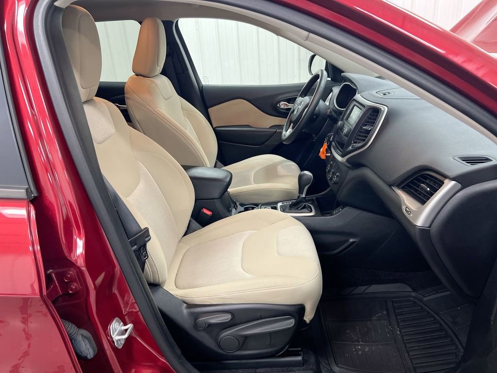 Used 2016 Jeep Cherokee Sport FWD image 23