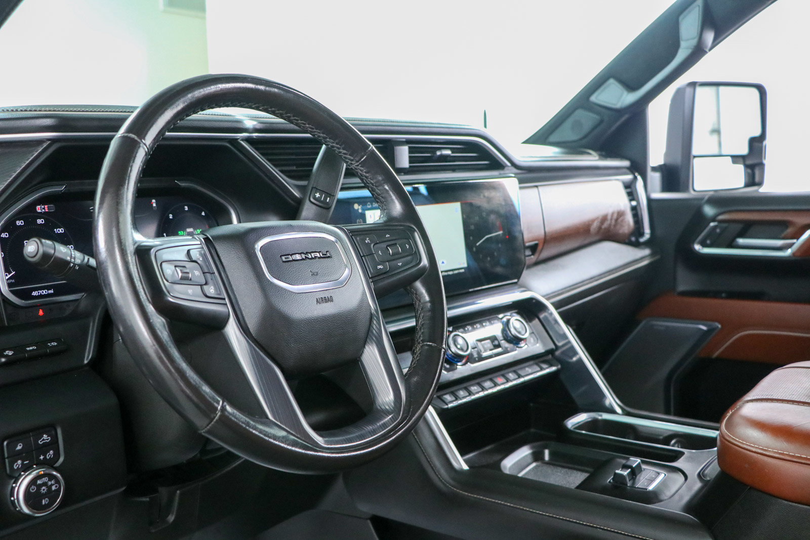 Used 2024 GMC Sierra 2500 Denali Ultimate AWD/4WD image 26