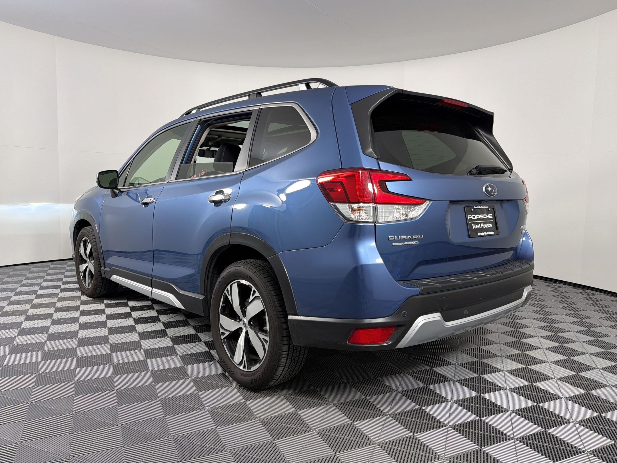 Used 2019 Subaru Forester Touring w/ Popular Package #3 AWD/4WD image 3