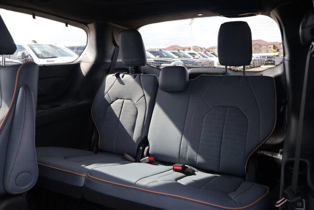 New 2027 Chrysler Pacifica Pinnacle w/ Theater Group FWD image 11