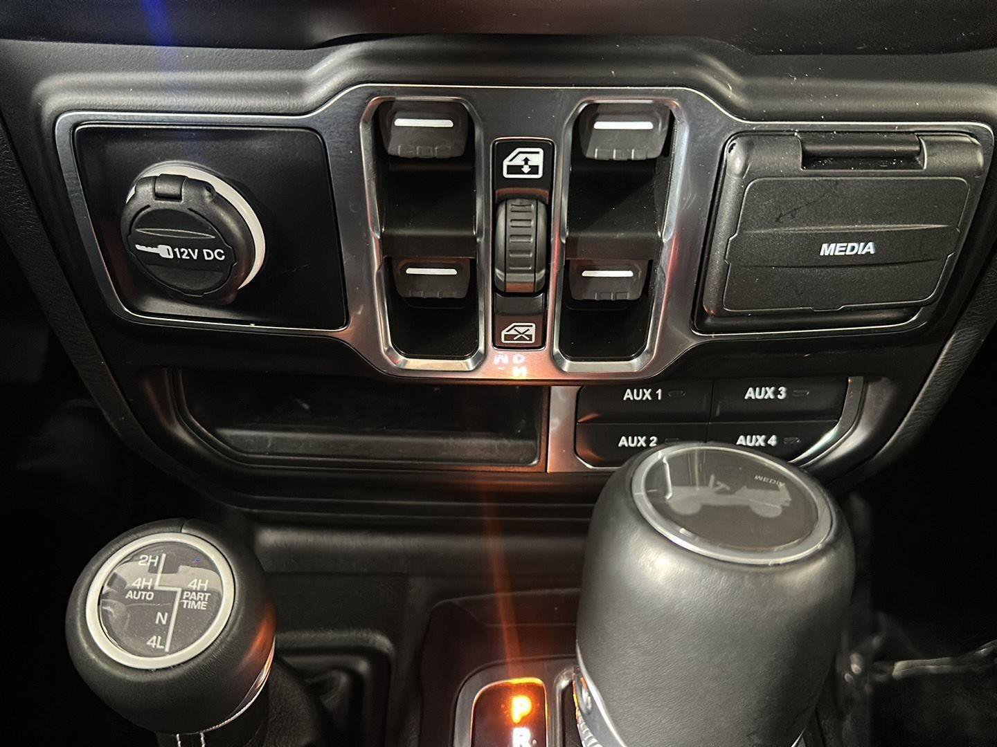 Used 2023 Jeep Wrangler Sahara w/ Cold Weather Group image 11