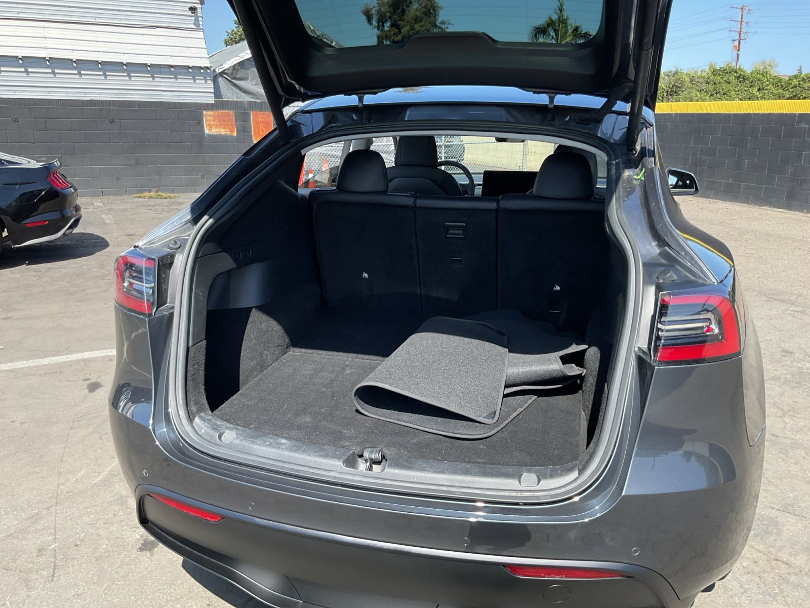 Used 2022 Tesla Model Y Long Range AWD/4WD image 22