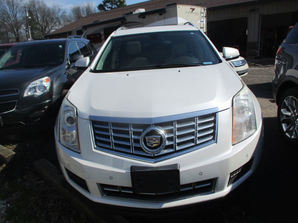 Used 2016 Cadillac SRX Luxury image 2