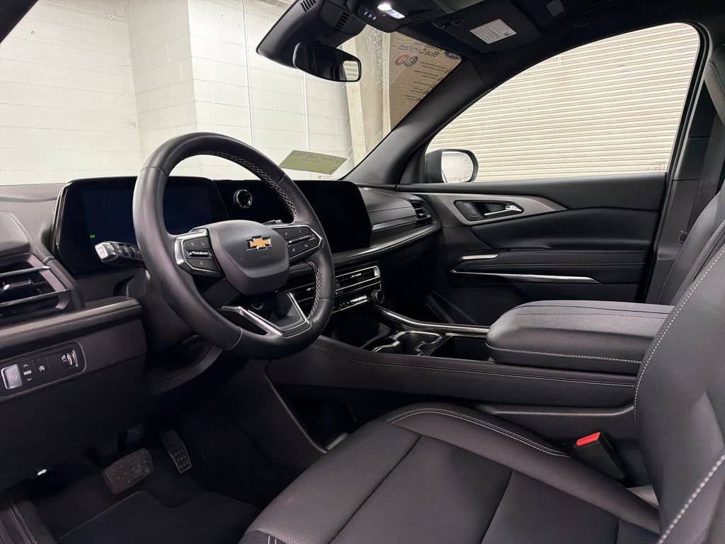 Used 2026 Chevrolet Traverse LT FWD image 6
