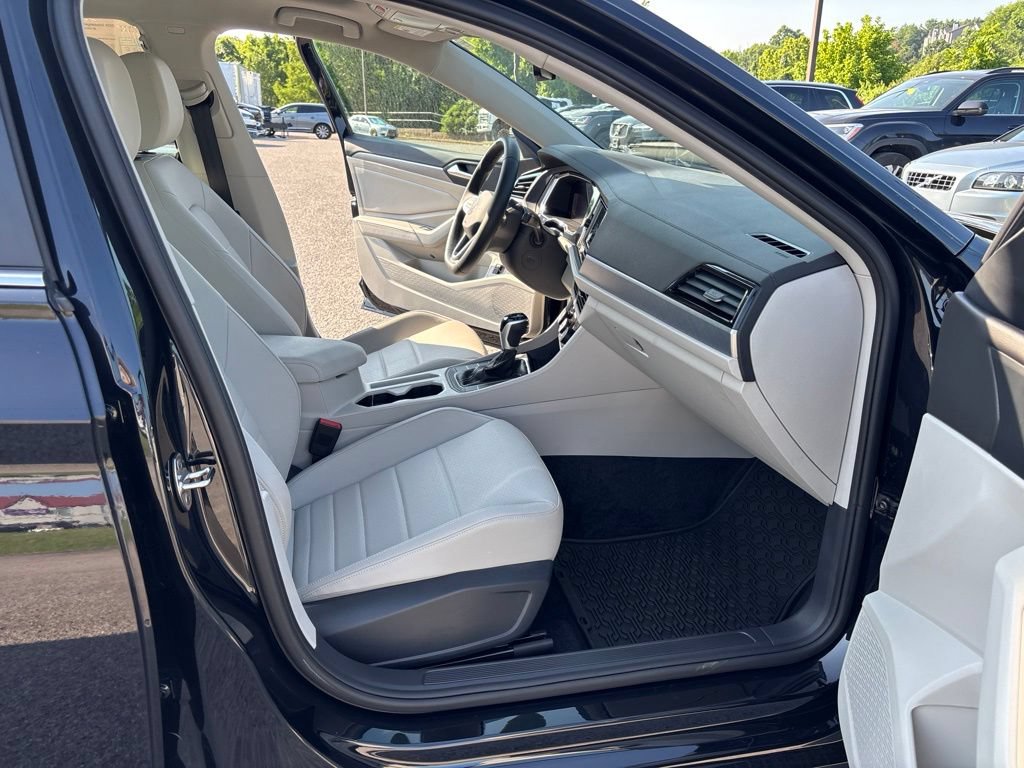 Used 2024 Volkswagen Jetta SE w/ Panoramic Sunroof Package FWD image 23