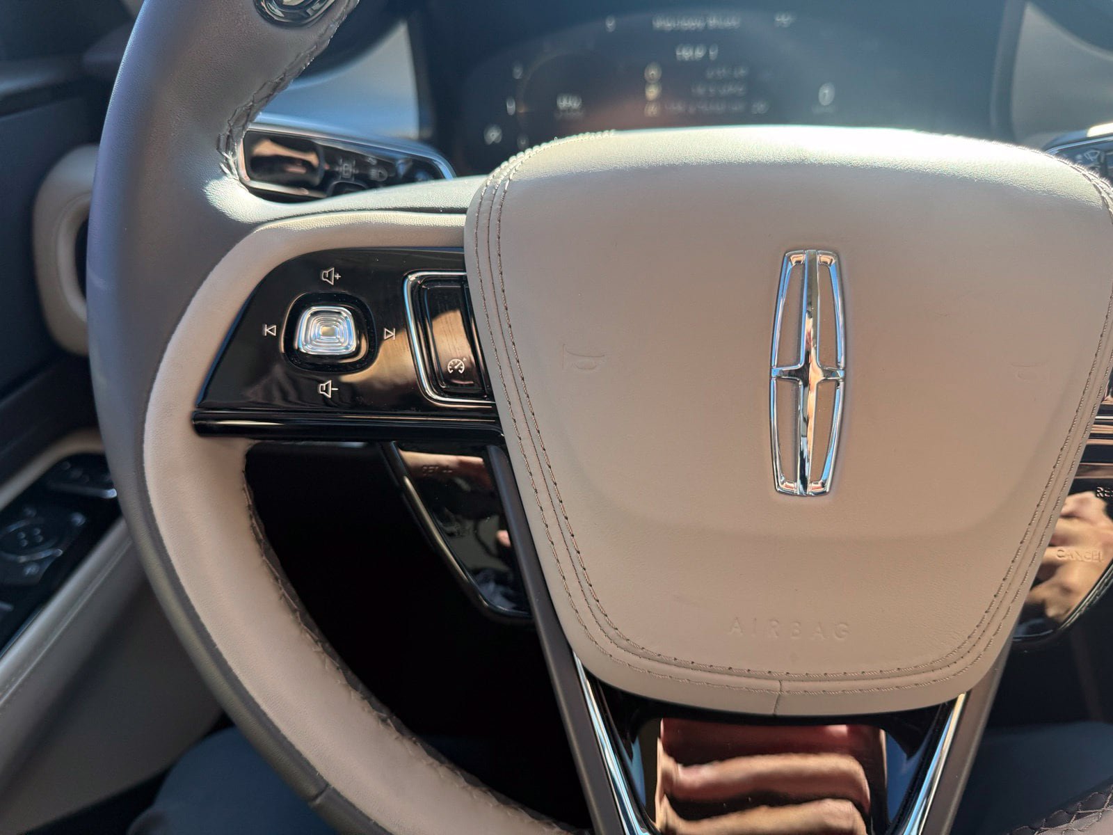 Used 2024 Lincoln Aviator 2WD image 19