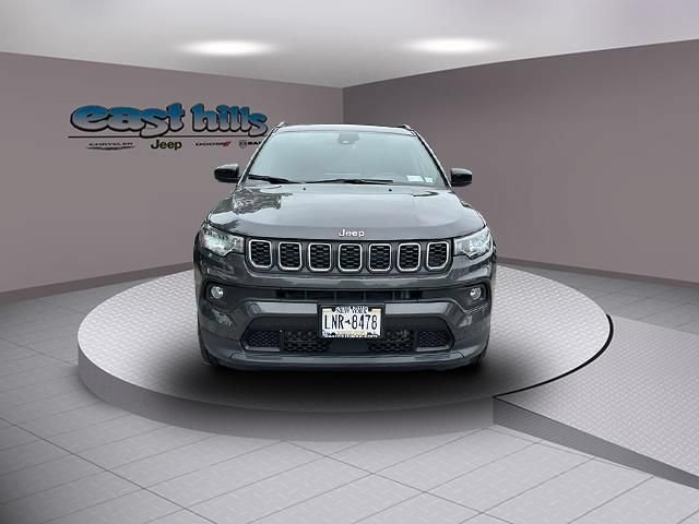 Used 2024 Jeep Compass Latitude w/ Sun and Sound Group AWD/4WD image 6