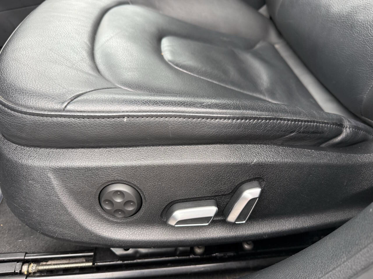 Used 2016 Audi A4 2.0T Premium Plus w/ Technology Package image 12