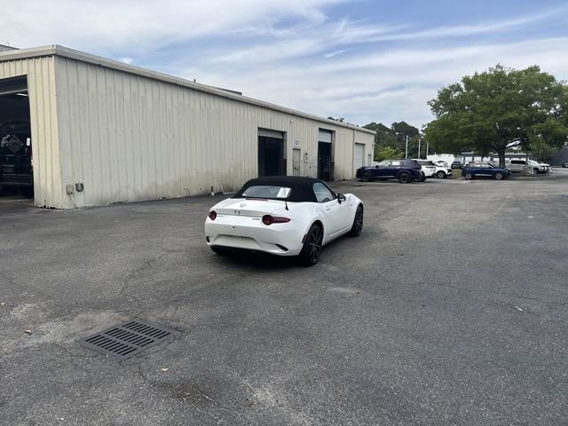 Used 2024 MAZDA MX-5 Miata Grand Touring RWD image 5