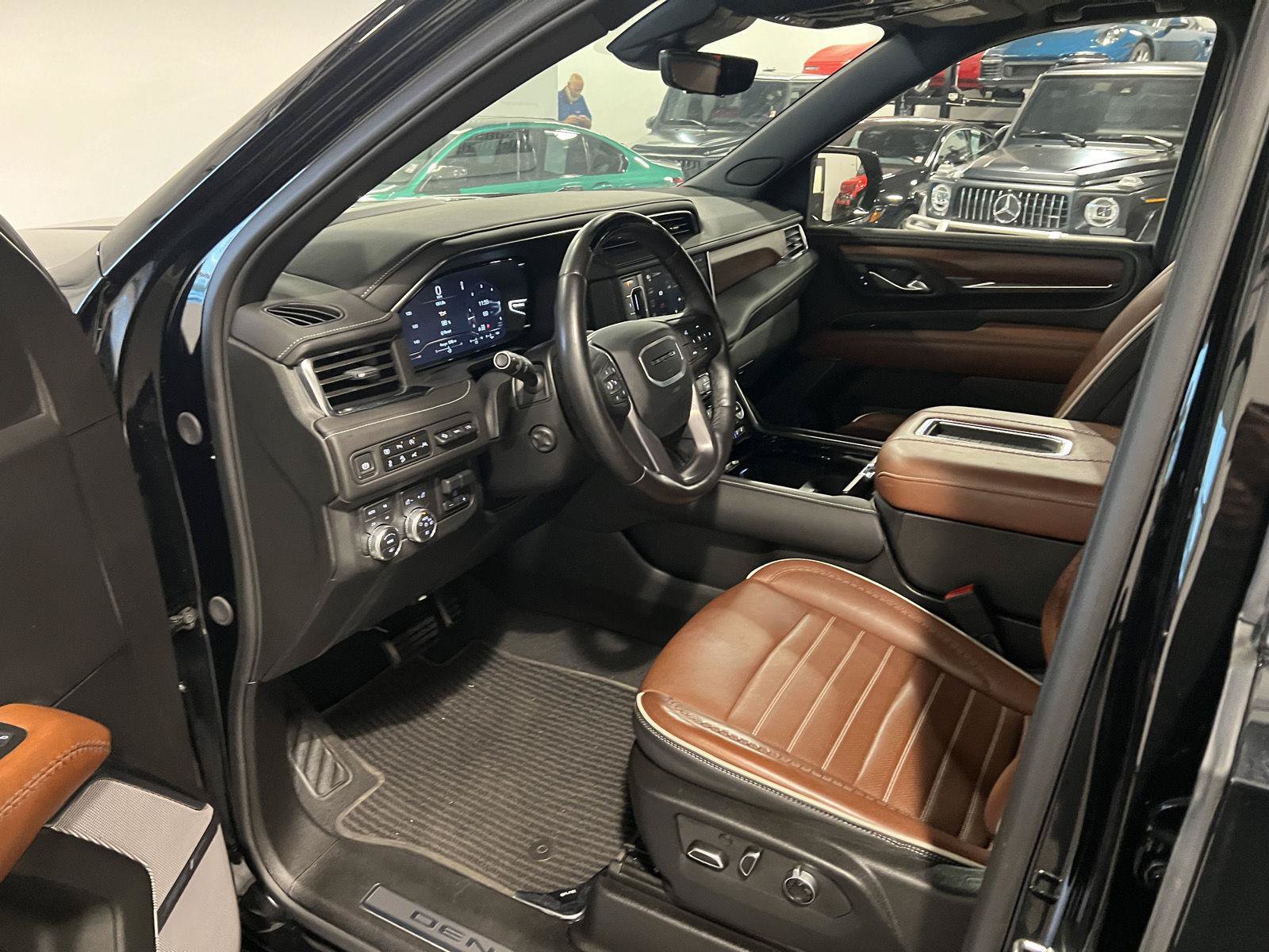 Used 2024 GMC Yukon Denali Ultimate AWD/4WD image 10