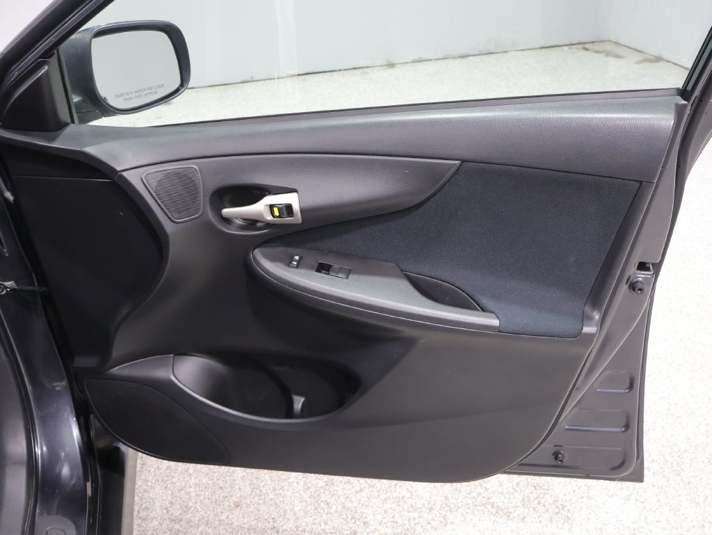 Used 2009 Toyota Corolla S w/ Sport Pkg FWD image 22