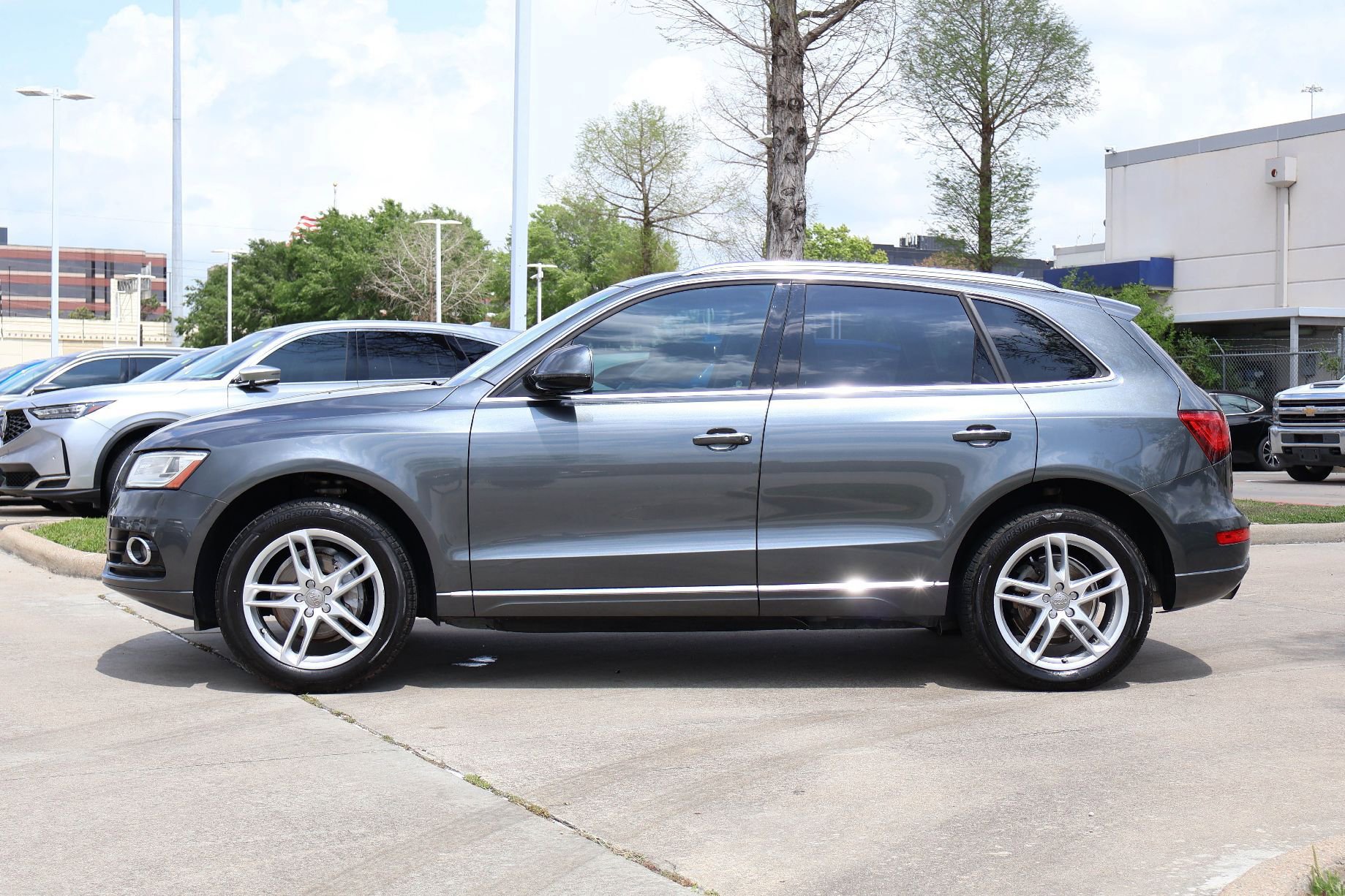 Used 2017 Audi Q5 2.0T Premium Plus w/ Technology Package image 3