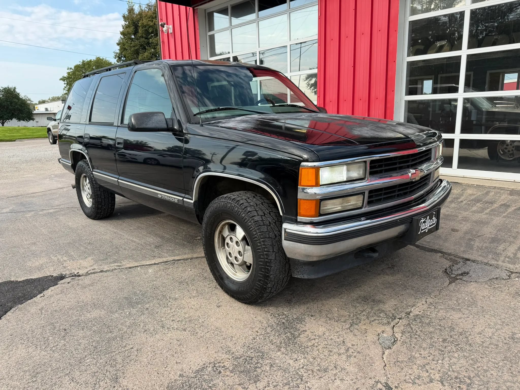 Used 1999 Chevrolet Tahoe Z71 w/ Comfort & Security Pkg AWD/4WD image 2