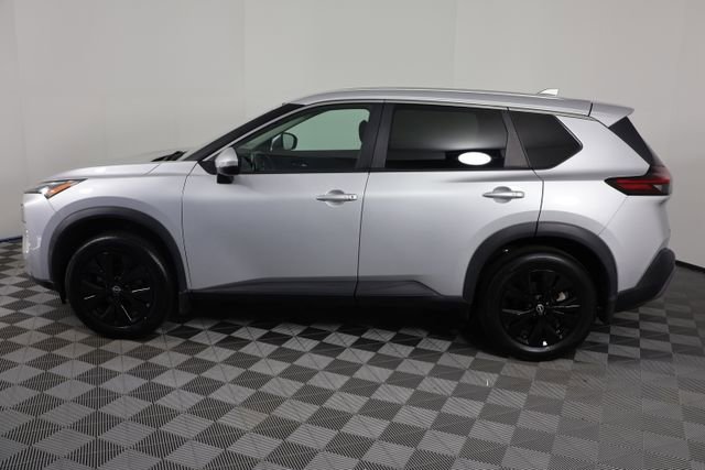 Used 2022 Nissan Rogue SV image 5