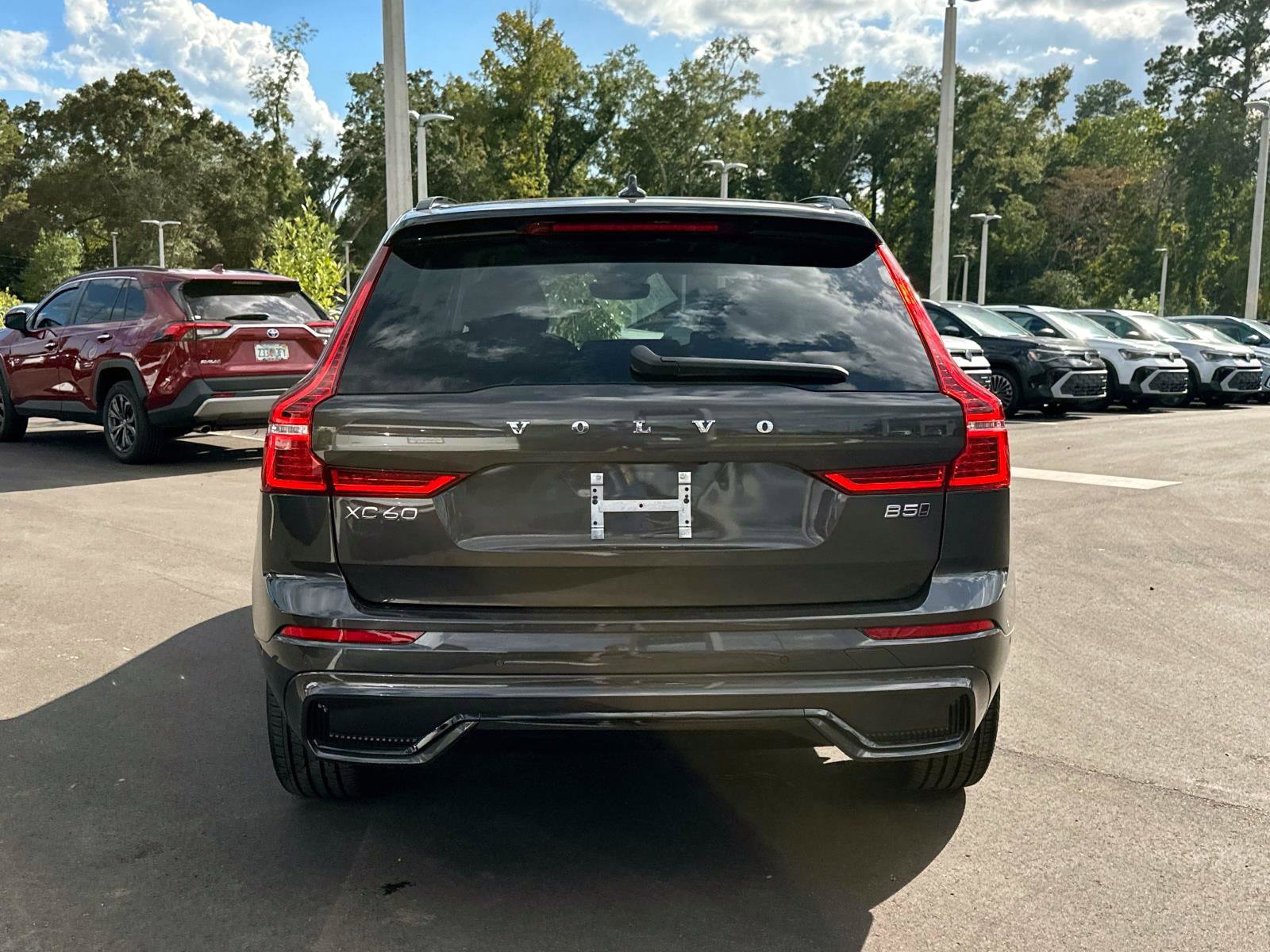 Certified 2025 Volvo XC60 B5 Plus image 4