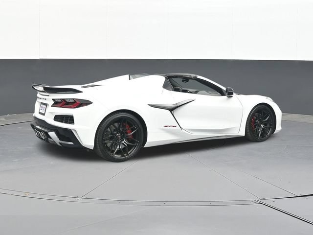 Used 2024 Chevrolet Corvette Z06 RWD image 16