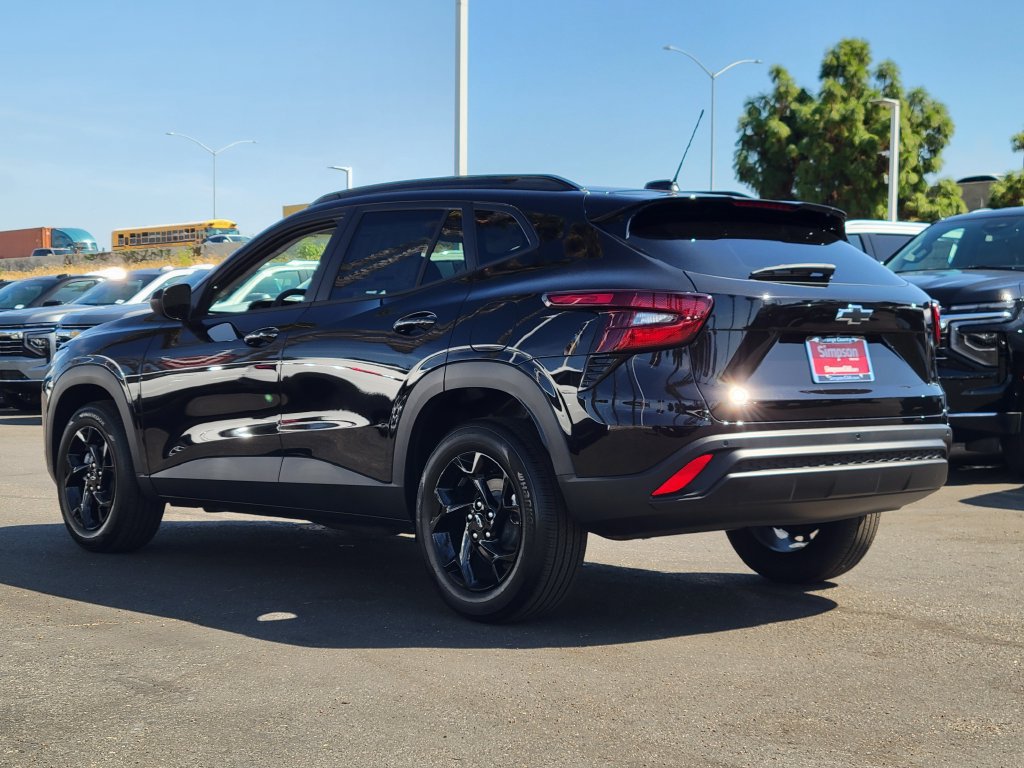 New 2026 Chevrolet Trax LT w/ Driver Confidence Package FWD image 2