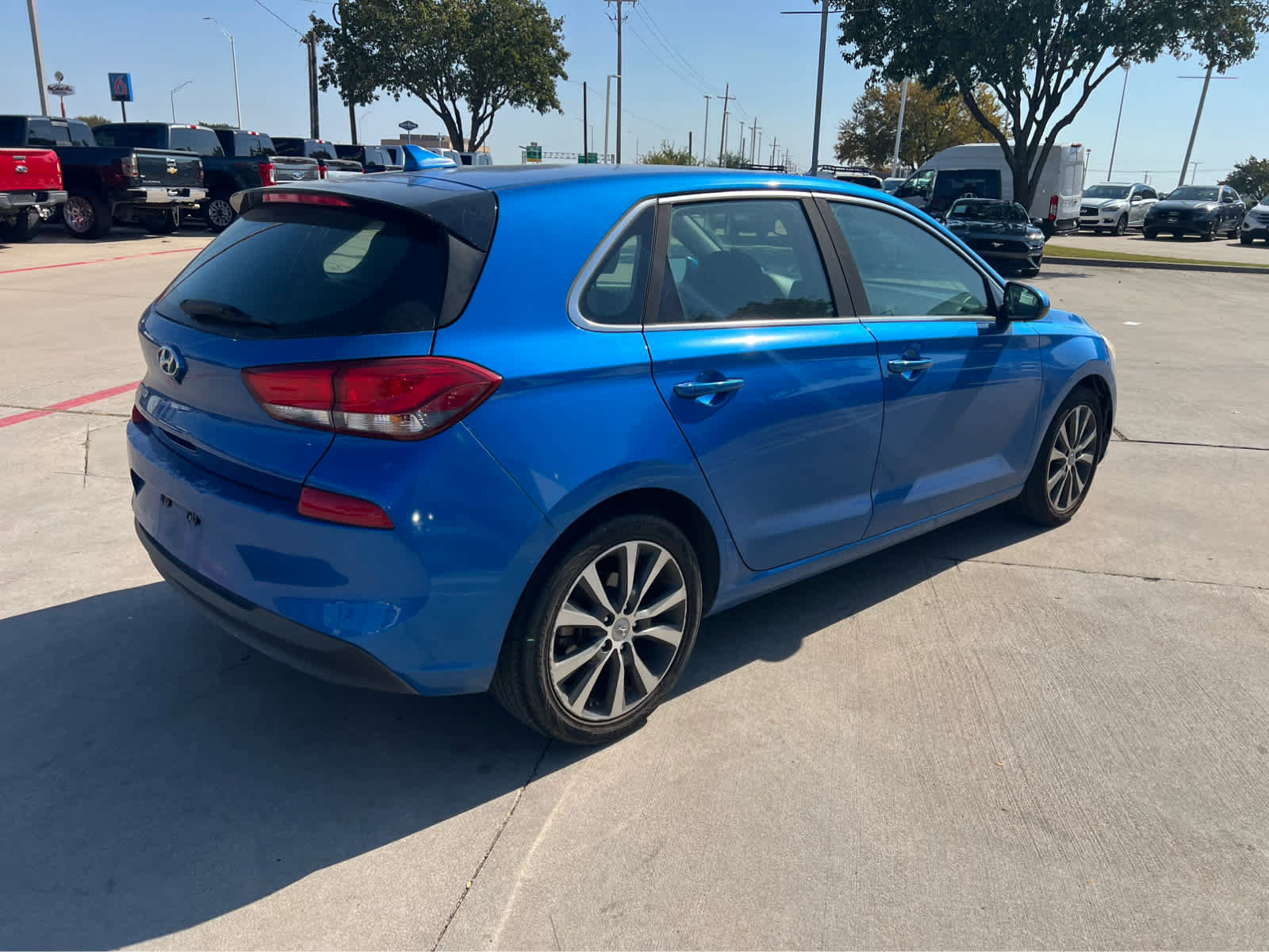 Used 2018 Hyundai Elantra GT image 4