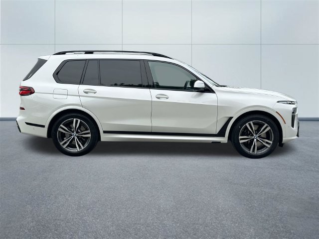 Used 2026 BMW X7 xDrive40i w/ M Sport Package AWD/4WD image 5