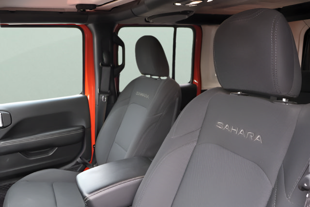 Used 2020 Jeep Wrangler Unlimited Sahara w/ Uconnect 4C Nav & Sound Group AWD/4WD image 13