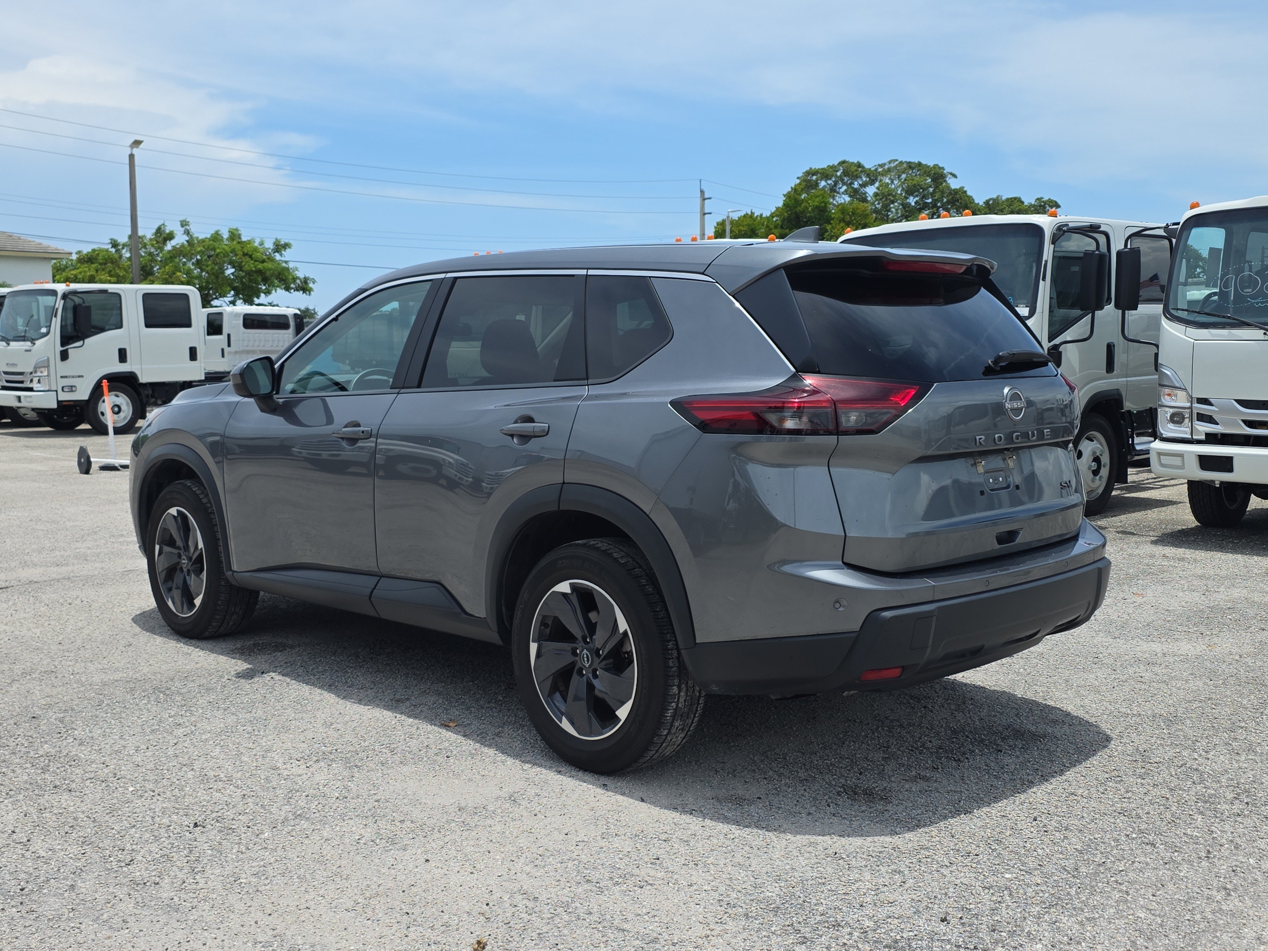 Used 2024 Nissan Rogue SV FWD image 5