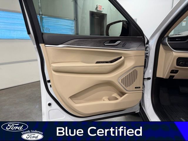 Used 2022 Jeep Grand Cherokee L Limited AWD/4WD image 24