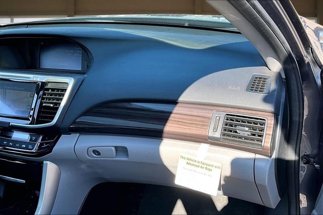 Used 2016 Honda Accord Touring image 17