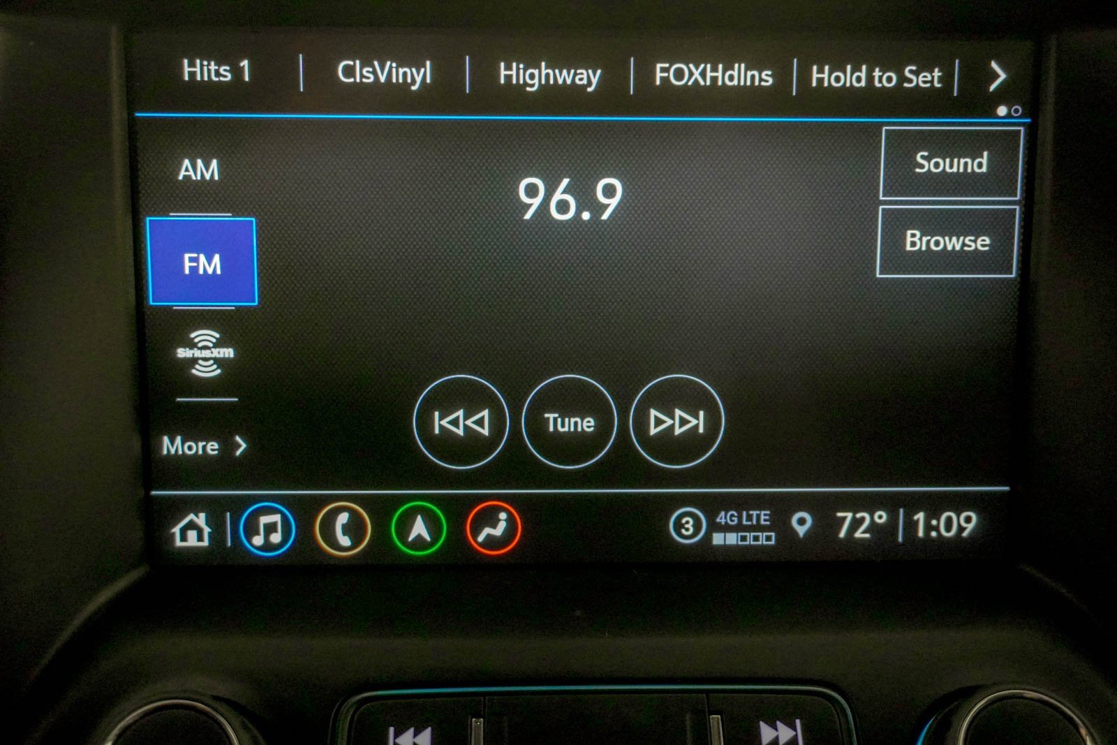 Used 2023 GMC Acadia AT4 image 25