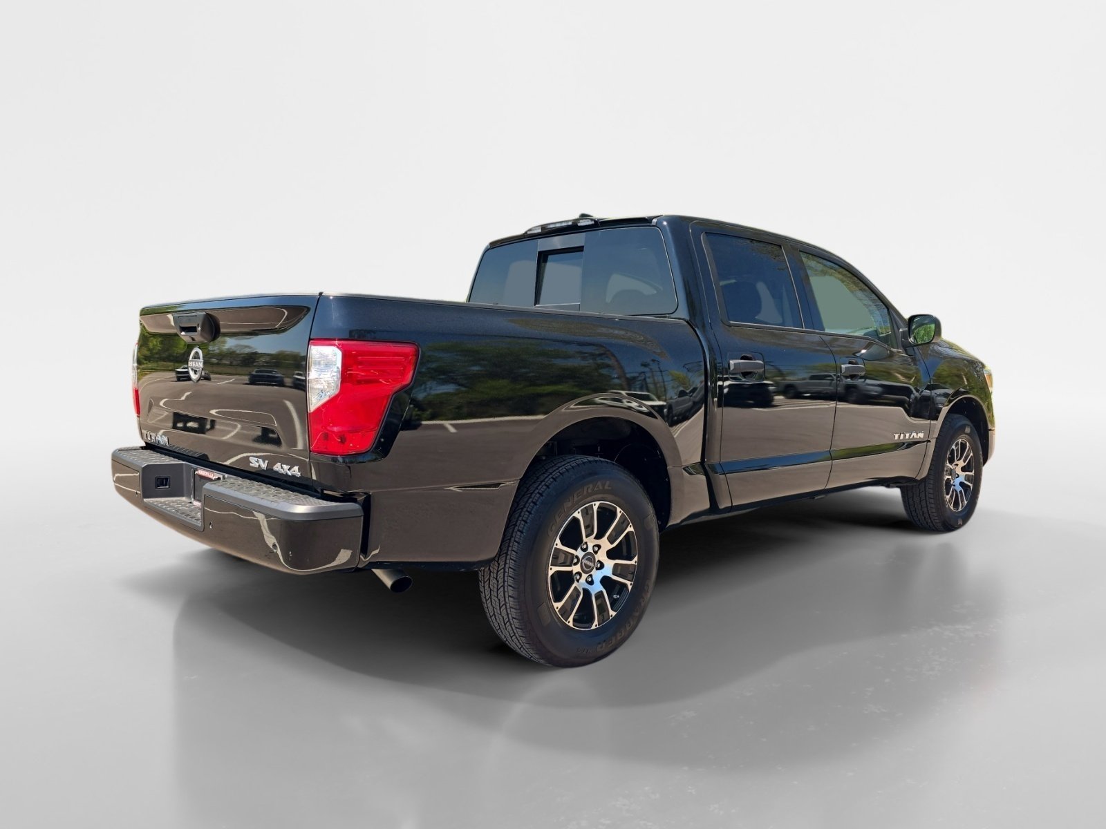 Used 2024 Nissan Titan SV image 5