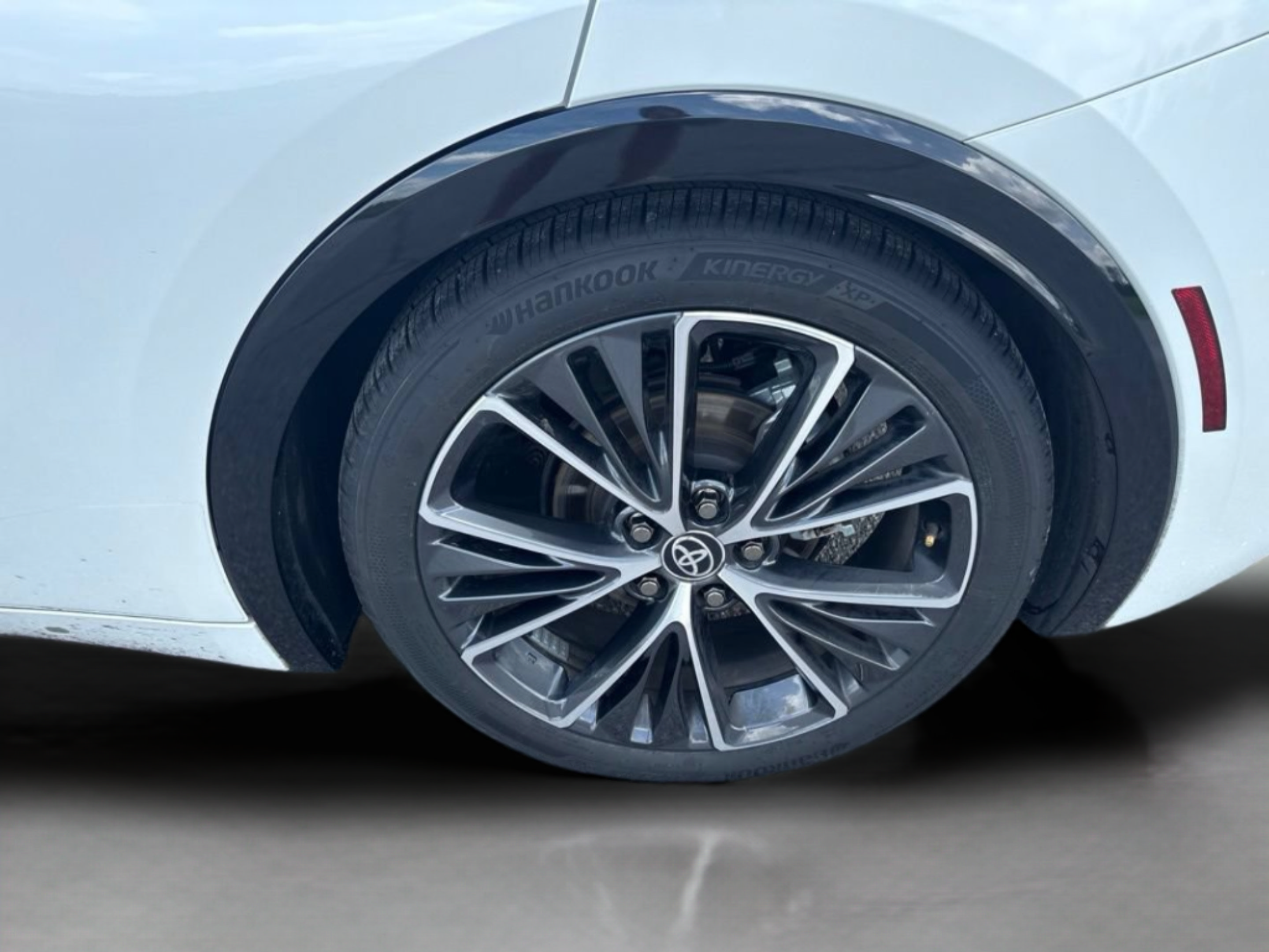 Certified 2024 Toyota Prius XLE FWD image 36