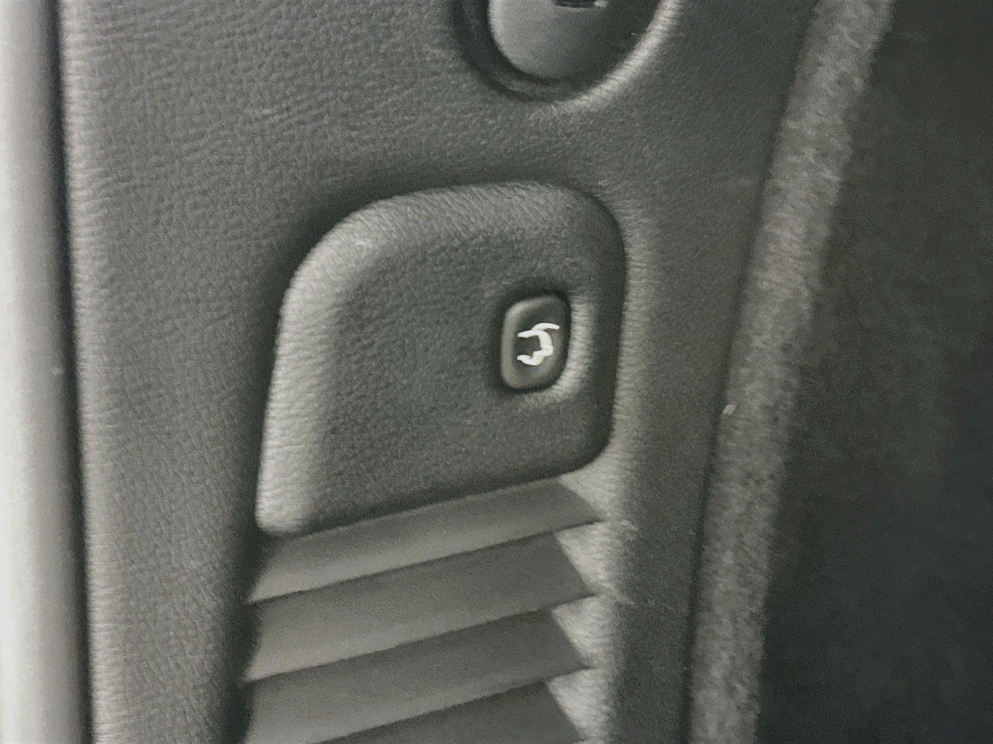 Used 2025 Dodge Durango GT AWD/4WD image 32