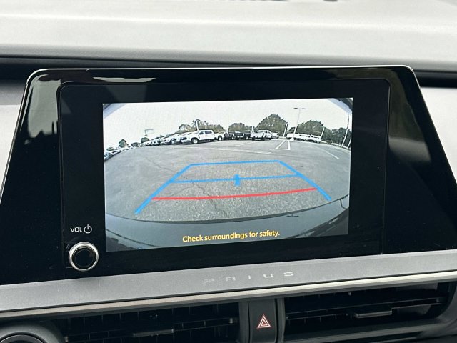 Used 2025 Toyota Prius LE FWD image 12