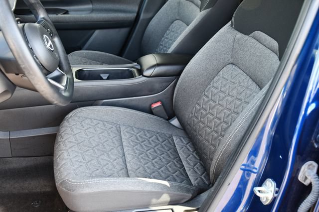 Used 2025 Nissan Kicks SV FWD image 17