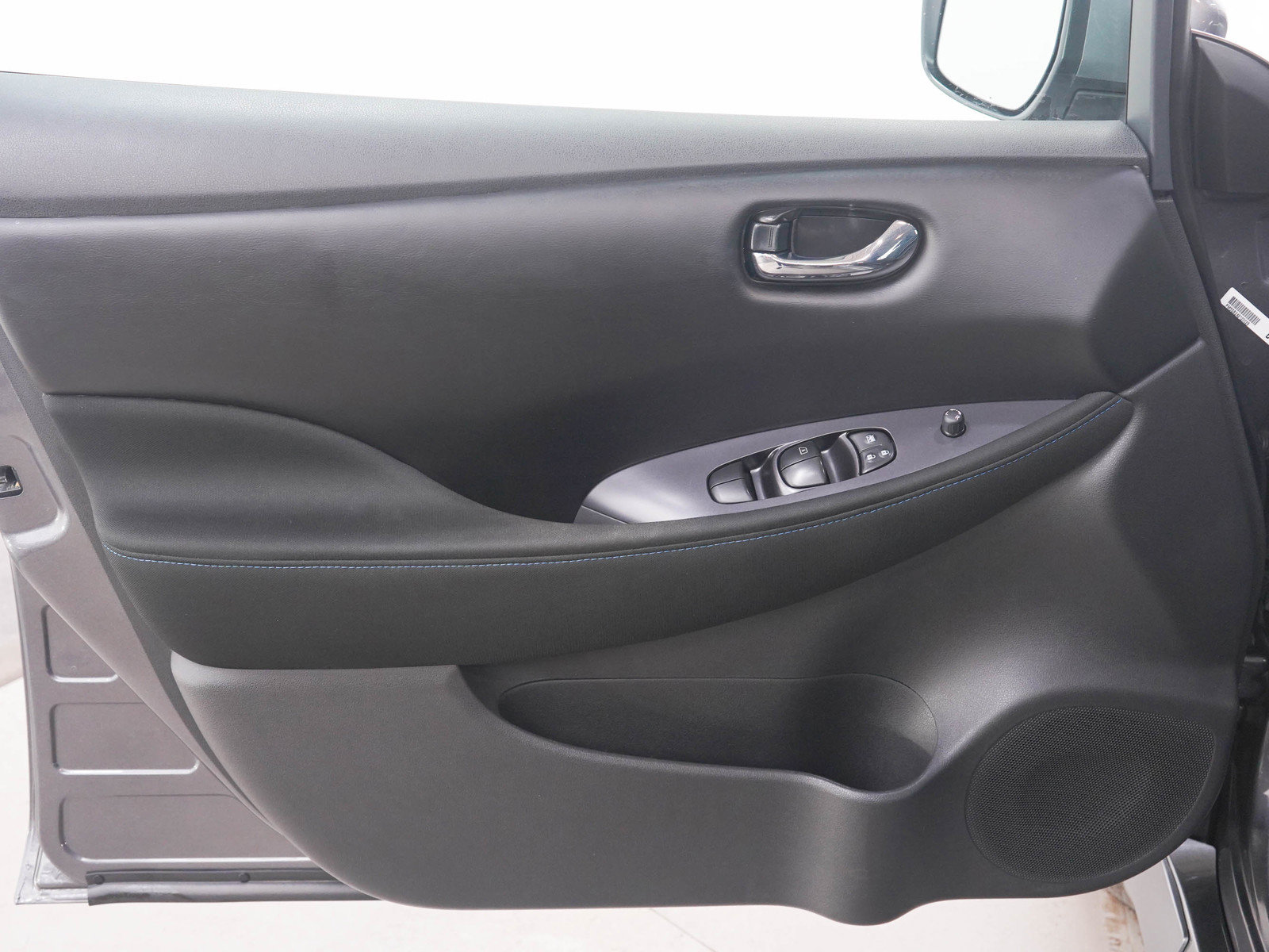 Used 2025 Nissan Leaf S FWD image 19