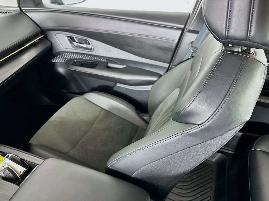 Used 2023 Nissan Ariya AWD image 24