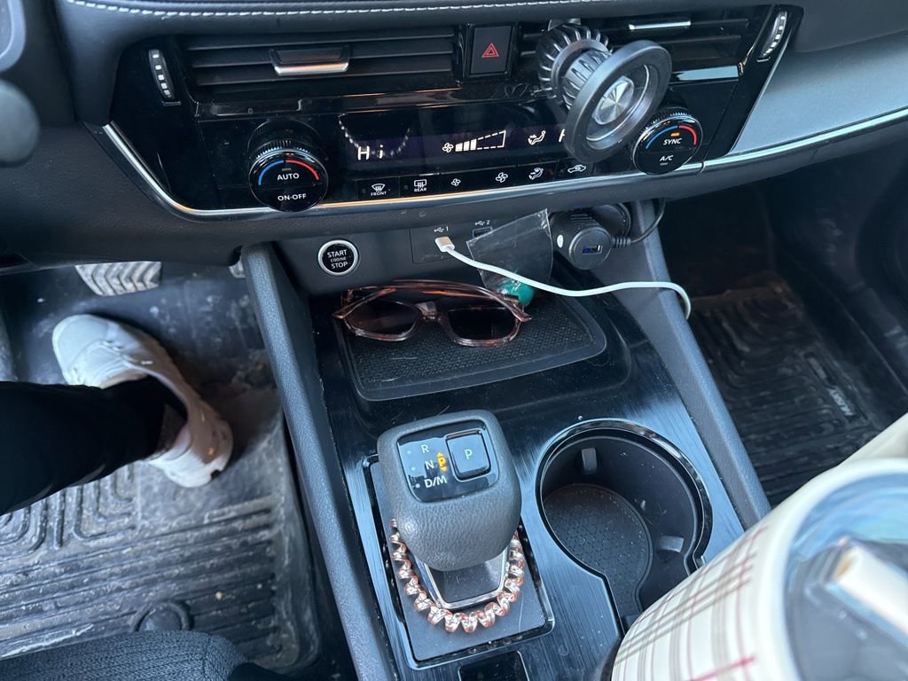 Used 2022 Nissan Rogue SV image 13