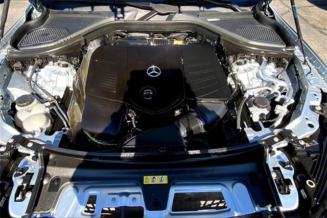 Used 2025 Mercedes-Benz GLC 300 4MATIC image 26