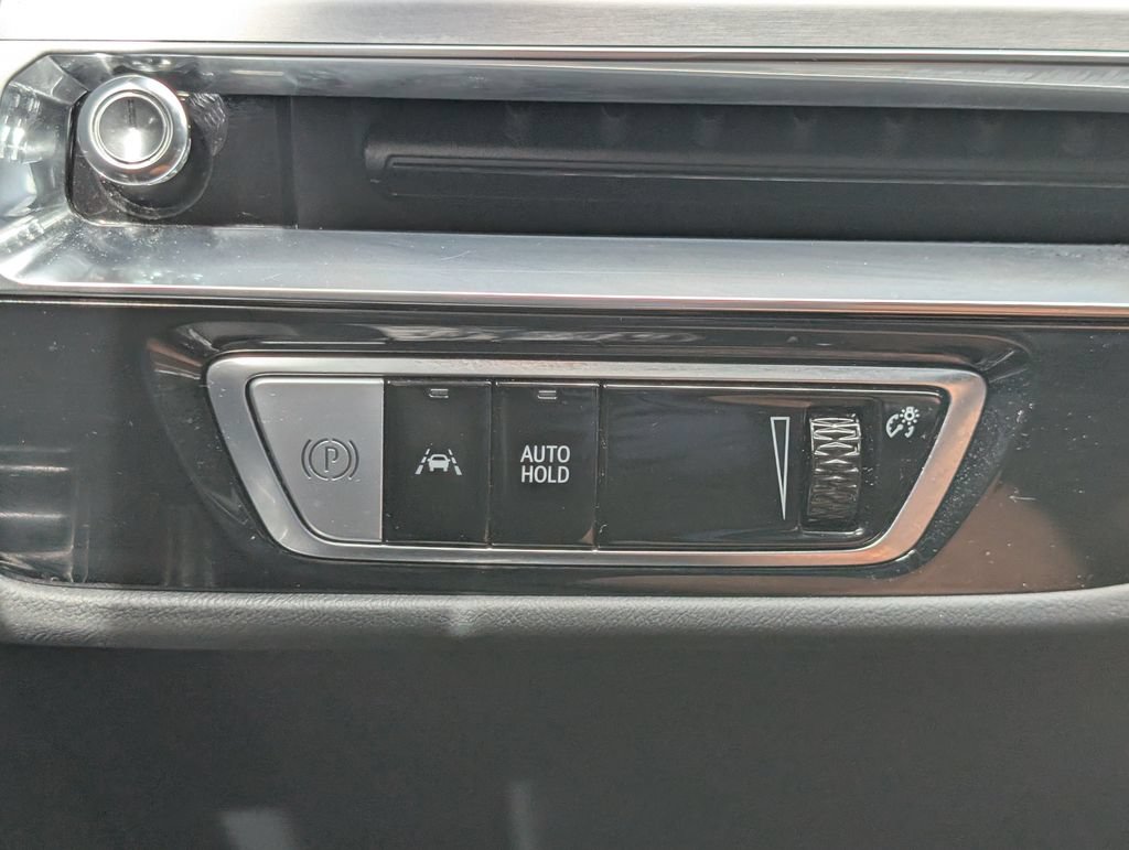 Certified 2024 Cadillac Lyriq Luxury AWD/4WD image 31