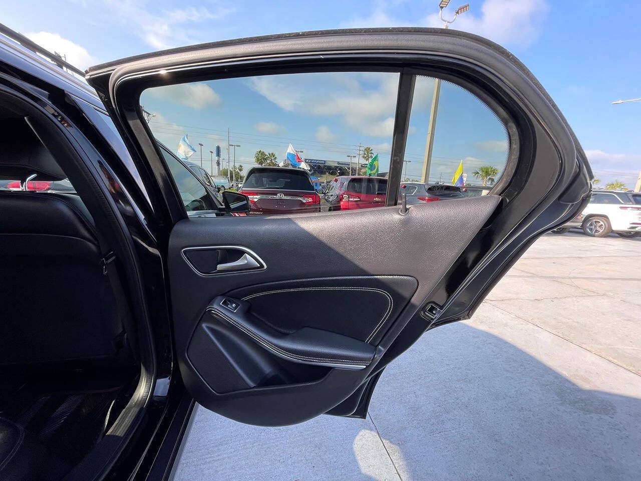 Used 2019 Mercedes-Benz GLA 250 4MATIC image 11