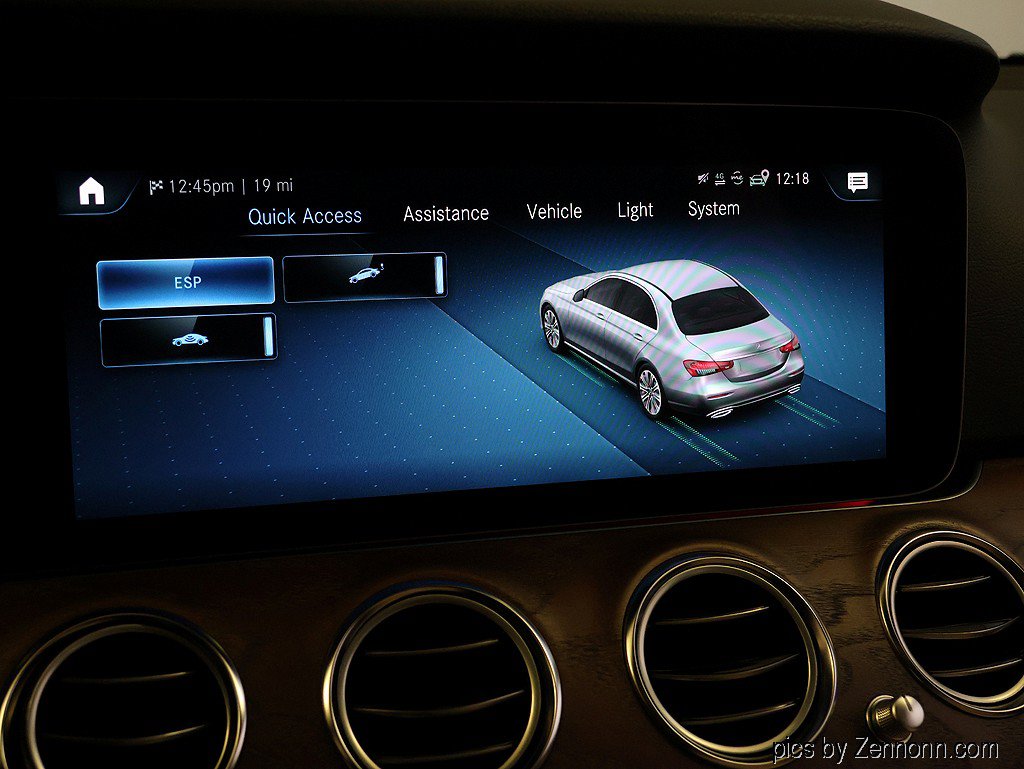 Used 2023 Mercedes-Benz E 350 4MATIC Sedan image 17